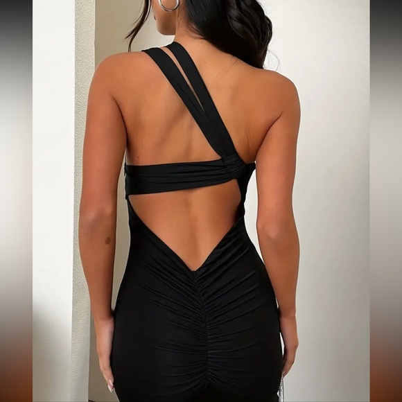 Elegant One Shoulder, Ruched, Backless Body-con Woman’s Black Dress. TEMU - Picture 3 of 3